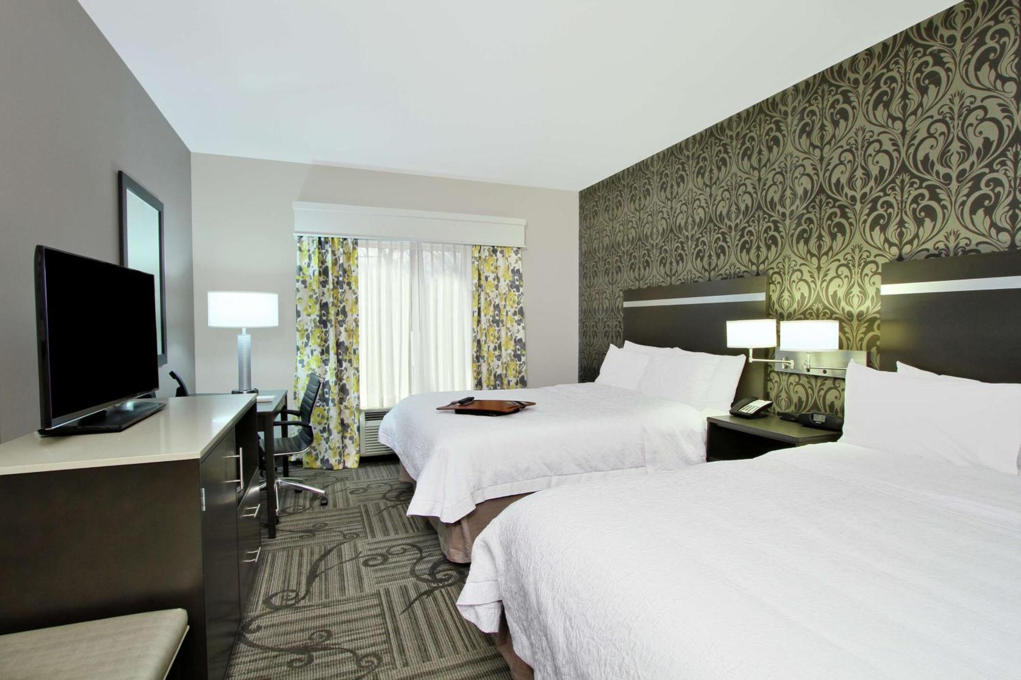 Hampton Inn & Suites Columbus/University Area Exterior photo