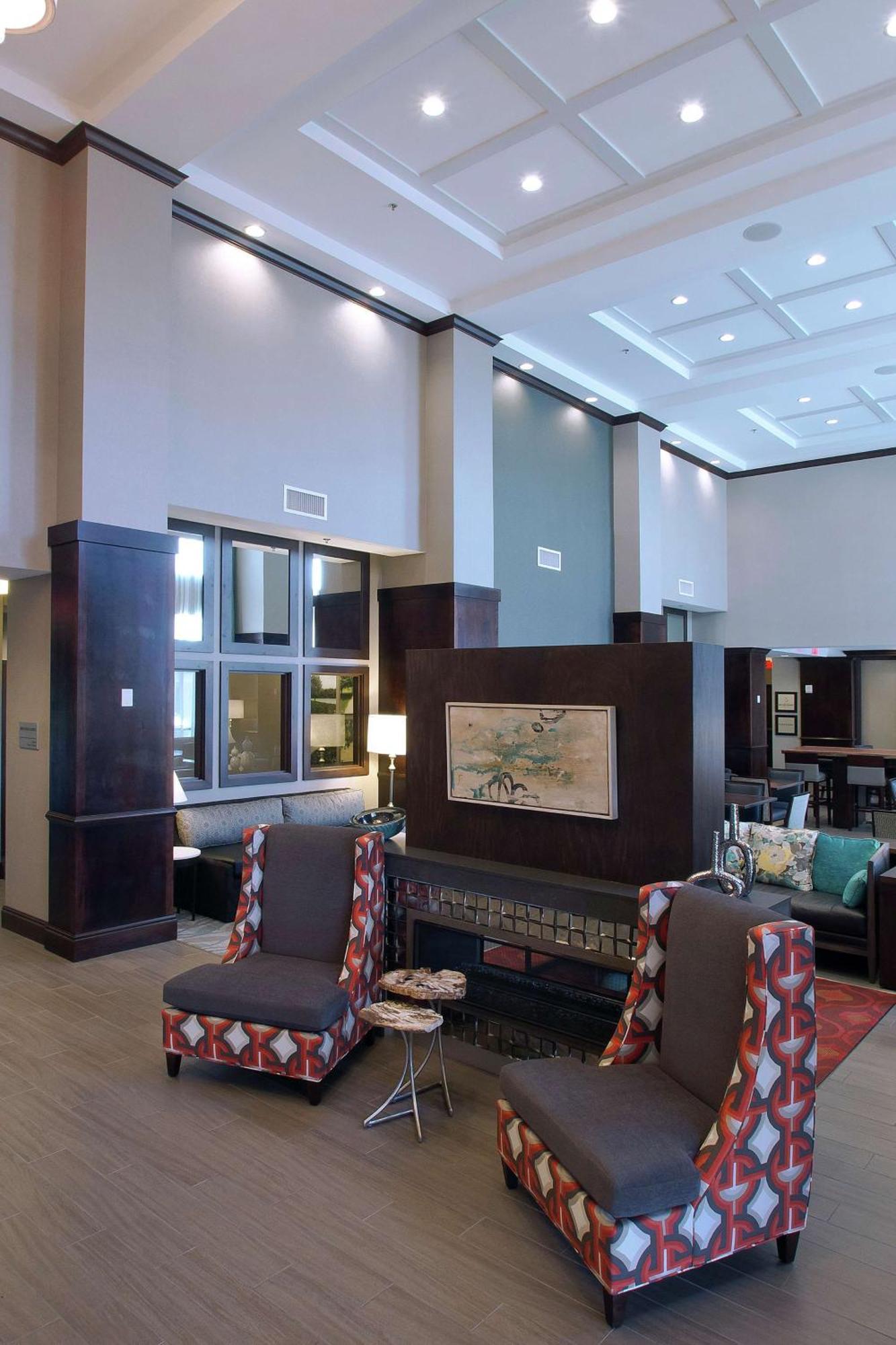 Hampton Inn & Suites Columbus/University Area Exterior photo