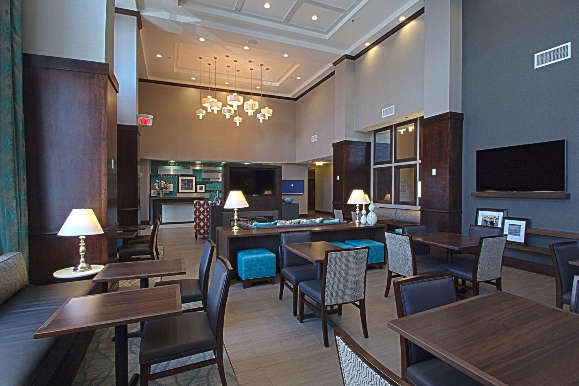 Hampton Inn & Suites Columbus/University Area Exterior photo