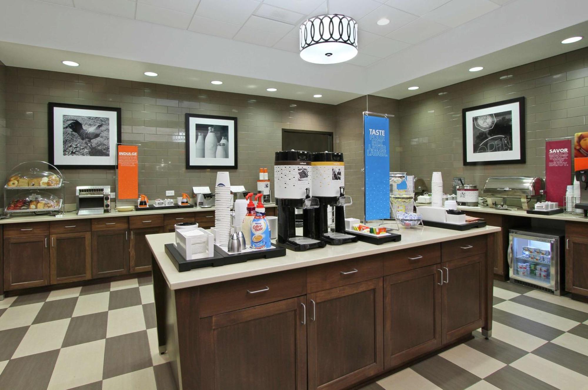 Hampton Inn & Suites Columbus/University Area Exterior photo